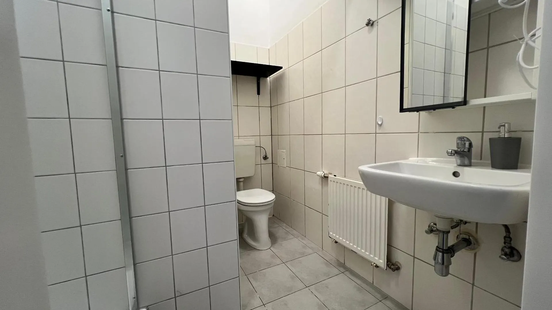 Stylish Modern Studio For 4P With Private Garden Viena Apartament