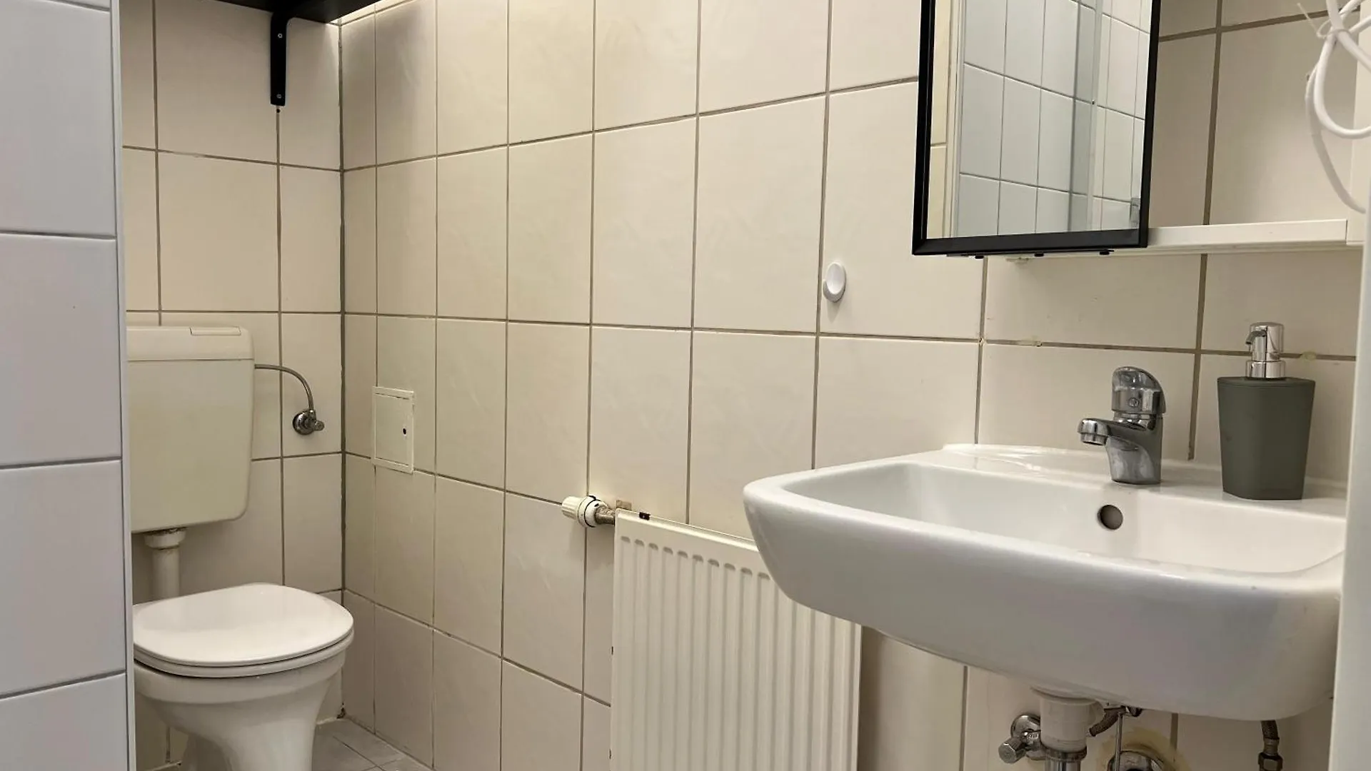 Stylish Modern Studio For 4P With Private Garden Viena 0*,  Austria