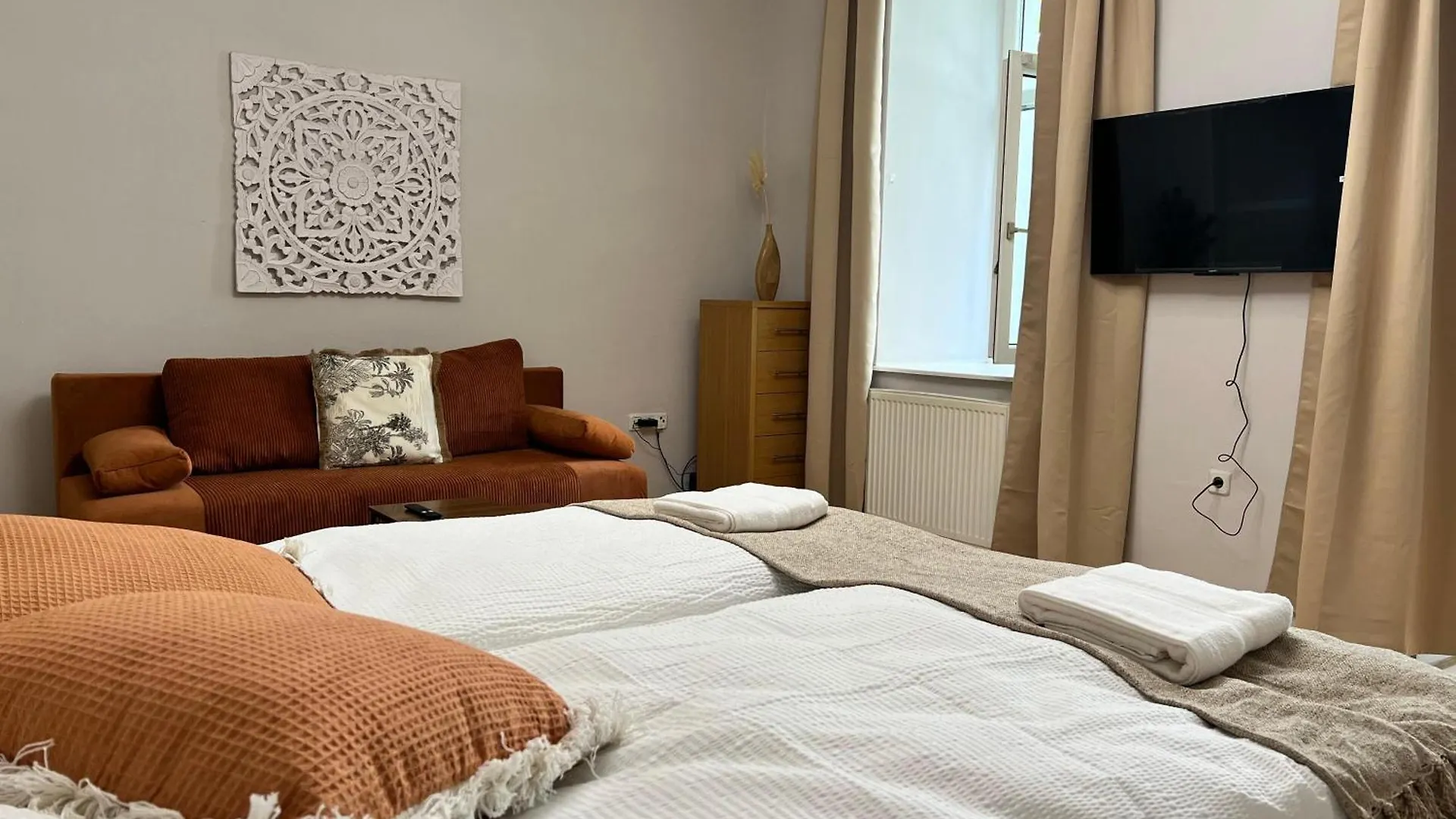 Stylish Modern Studio For 4P With Private Garden Viena