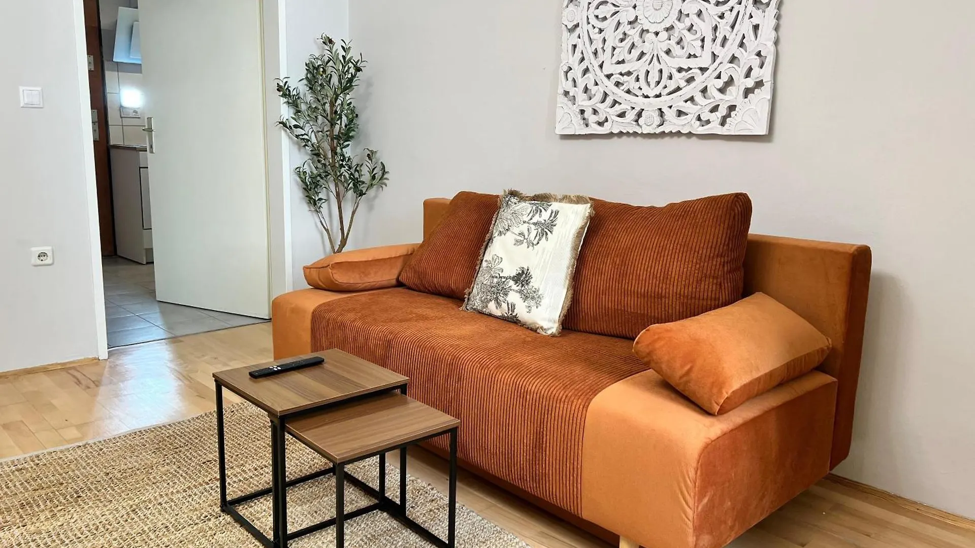 Stylish Modern Studio For 4P With Private Garden Viena Apartament