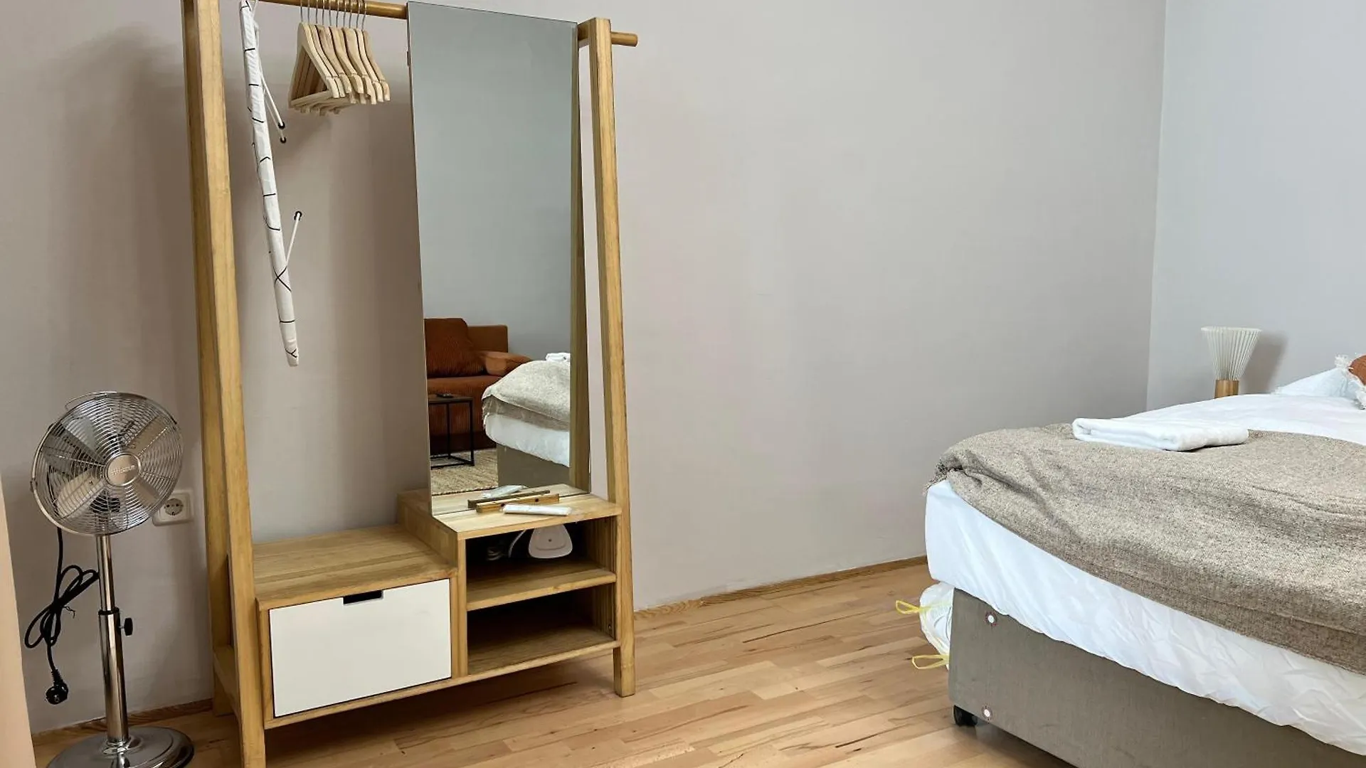 Stylish Modern Studio For 4P With Private Garden Viena