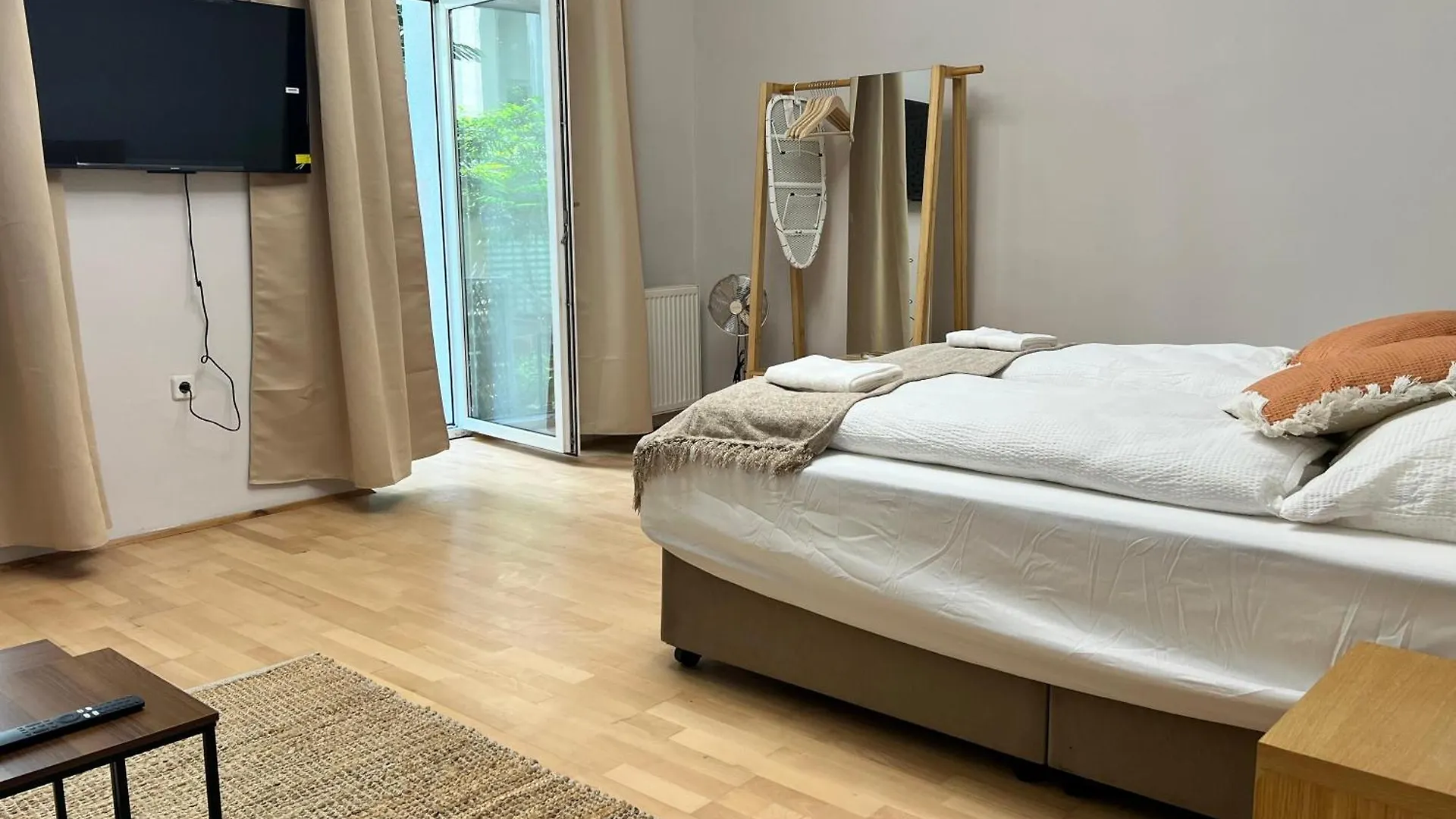 וינה Stylish Modern Studio For 4P With Private Garden